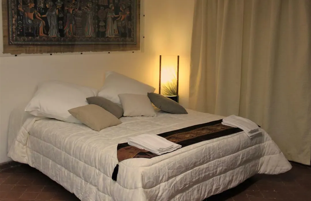 Loft con giardino in zona Appia Antica-1
